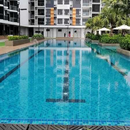 Timurbay Seafront Residence By Hardinahomes Kuantan Bagian luar foto