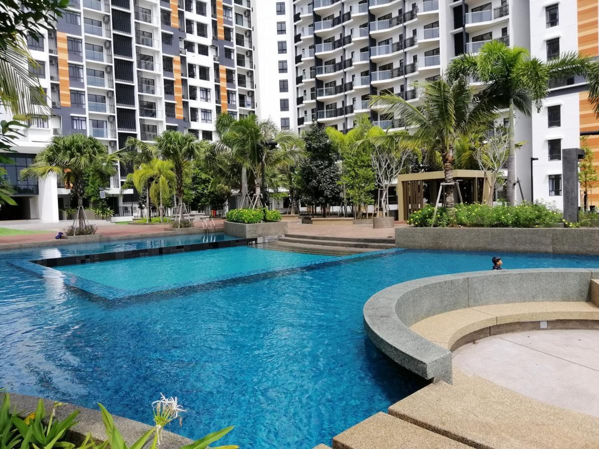 Timurbay Seafront Residence By Hardinahomes Kuantan Bagian luar foto