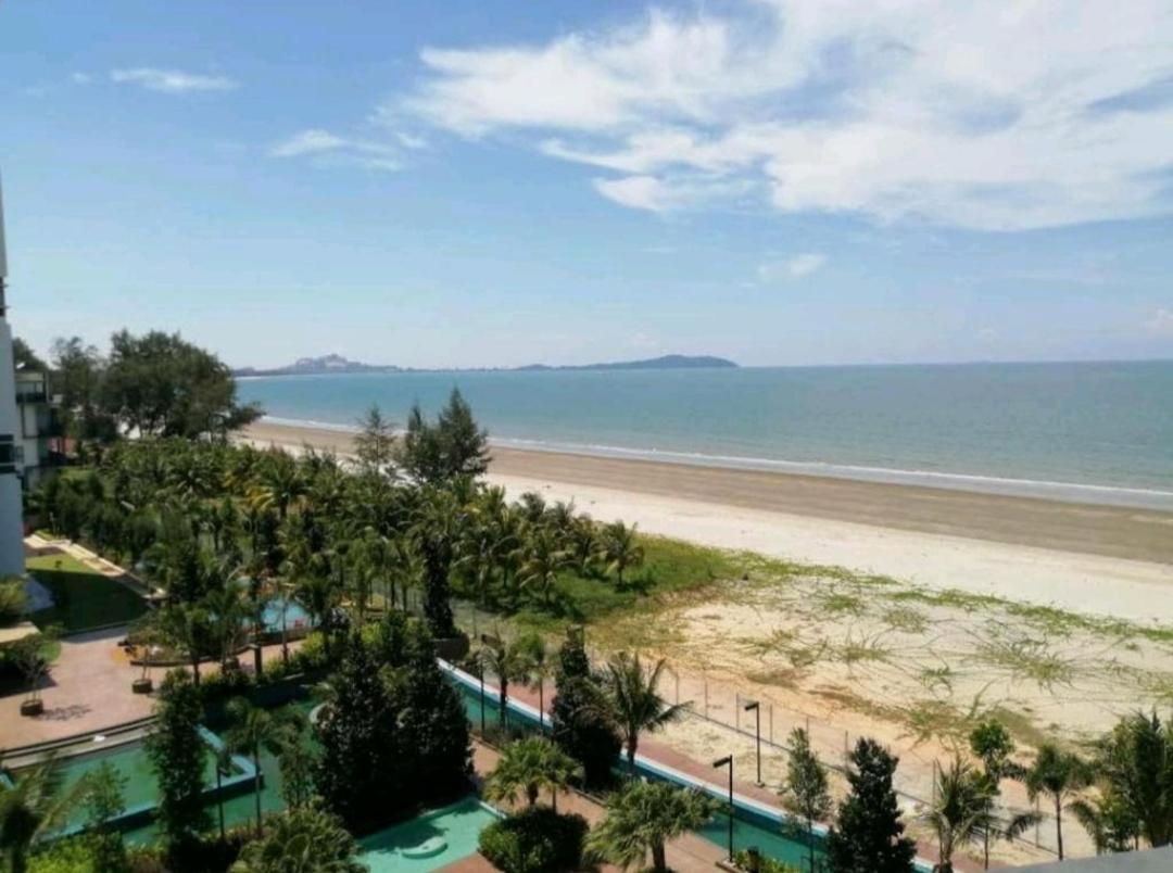 Timurbay Seafront Residence By Hardinahomes Kuantan Bagian luar foto