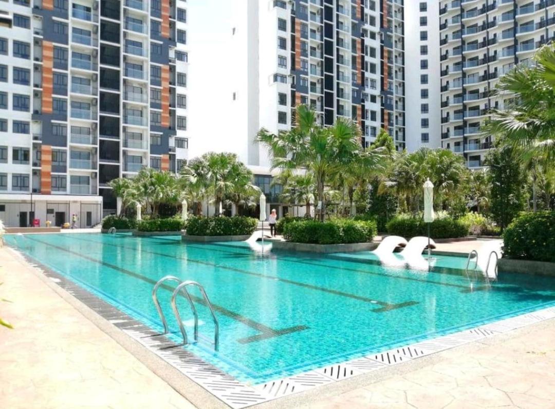Timurbay Seafront Residence By Hardinahomes Kuantan Bagian luar foto