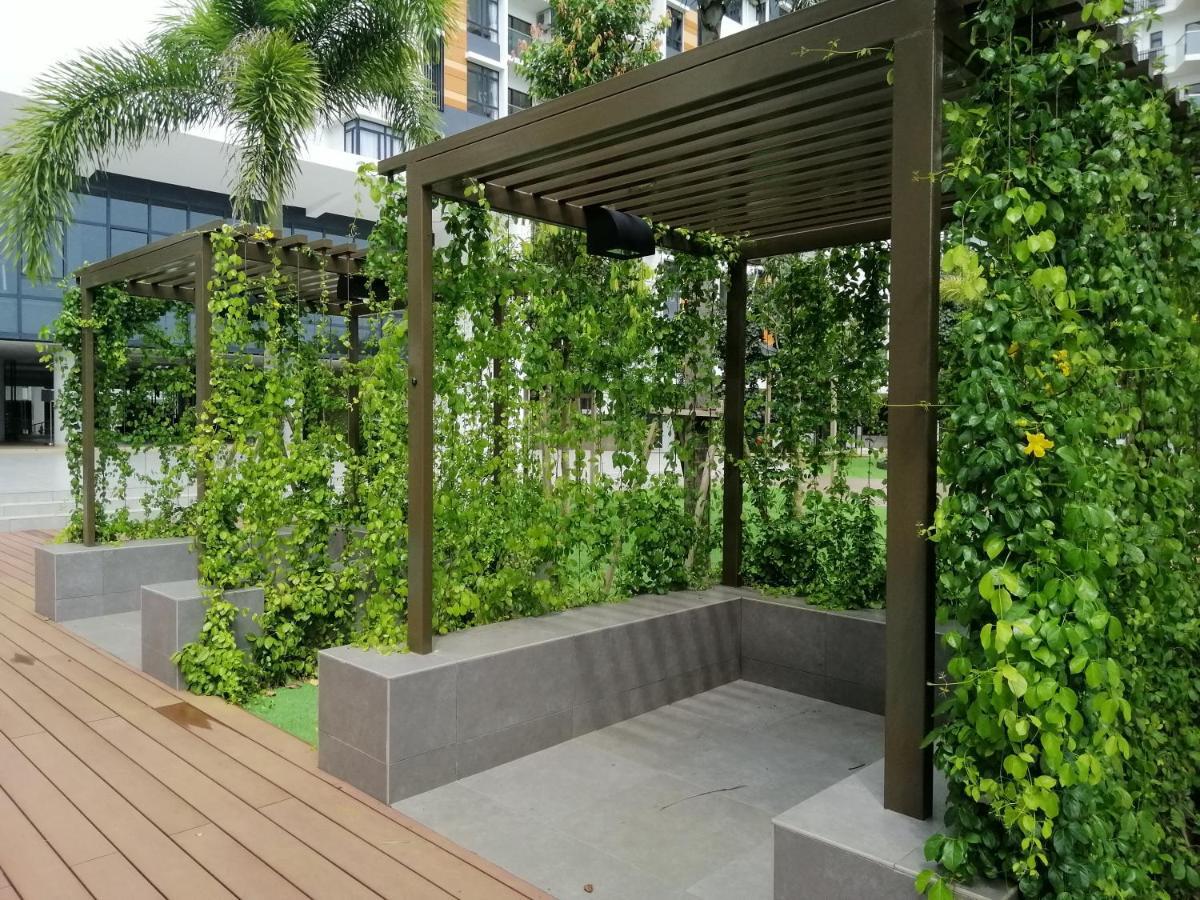 Timurbay Seafront Residence By Hardinahomes Kuantan Bagian luar foto