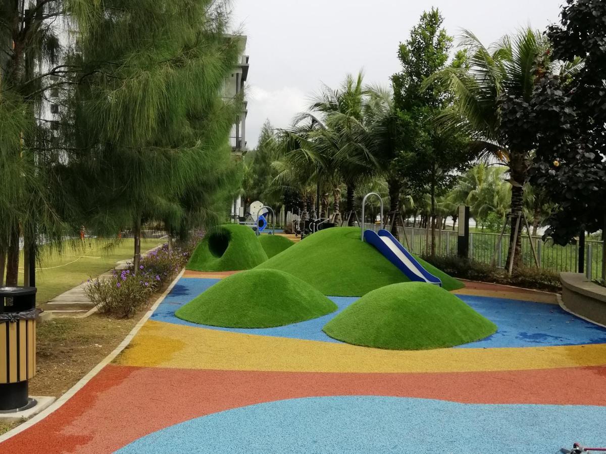 Timurbay Seafront Residence By Hardinahomes Kuantan Bagian luar foto