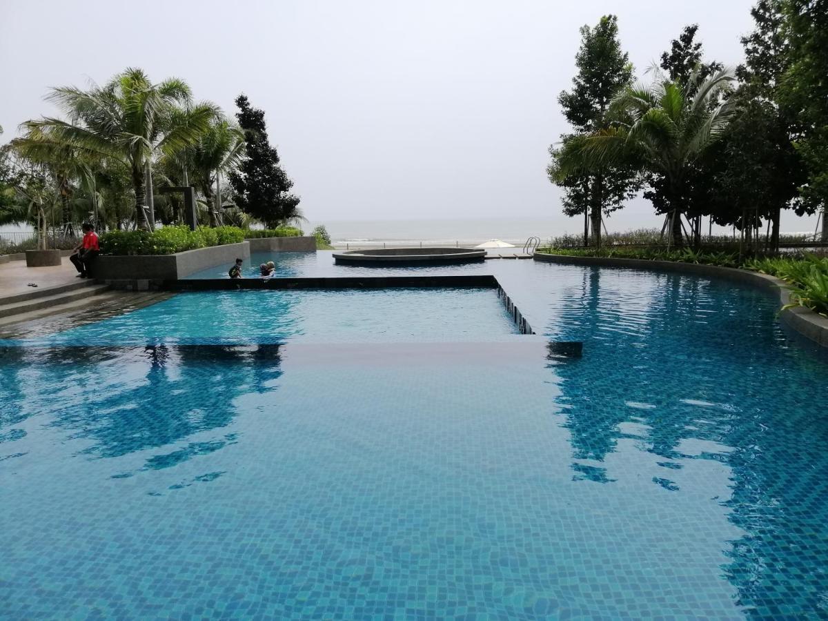 Timurbay Seafront Residence By Hardinahomes Kuantan Bagian luar foto